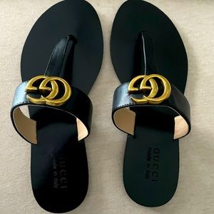 Leather thong sandal with Double G